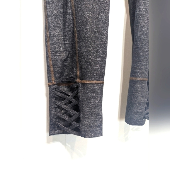 Athleta Mind Over Mat Heather Gray Capri Legging Size Small - Picture 5 of 8